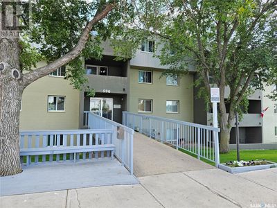 410 - 590 Laurier St W, Condo with 3 bedrooms, 1 bathrooms and null parking in Moose Jaw SK | Image 1