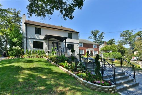 8714 Santiago St, Hollis, NY, 11423-1120 | Card Image