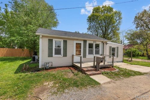 18 N Park Ave, Dexter, MO, 63841-1433 | Card Image