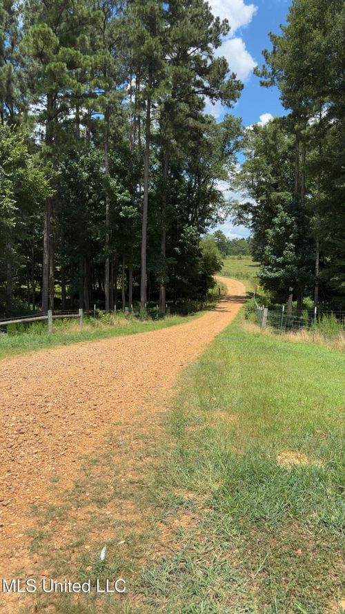 300 Center Crossing Rd, Kosciusko, MS, 39090-8801 | Card Image