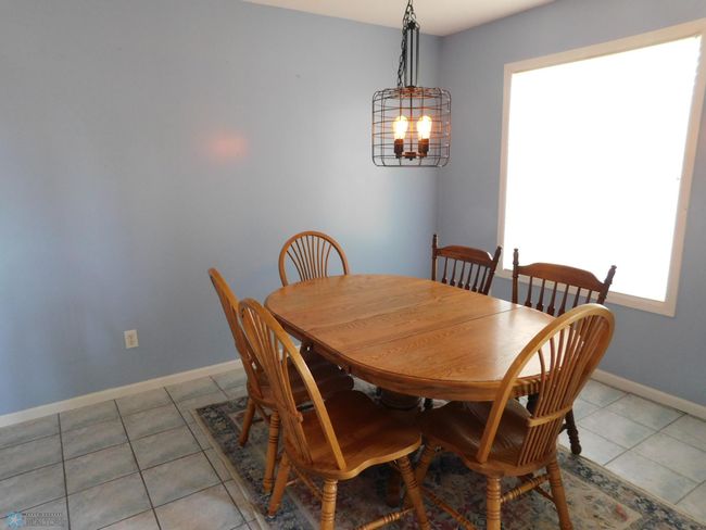 dining area | Image 11