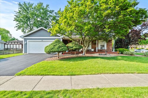 620 W 58th St, Westmont, IL, 60559-2102 | Card Image