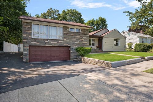 807 Pontiac Ave, Cranston, RI, 02910-5916 | Card Image