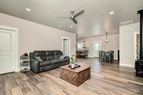 202 E Leon St, New Plymouth, ID, 83655-5543 | Card Image