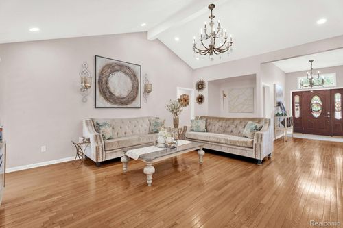 1003 Bembridge Dr, Rochester Hills, MI, 48307-5713 | Card Image