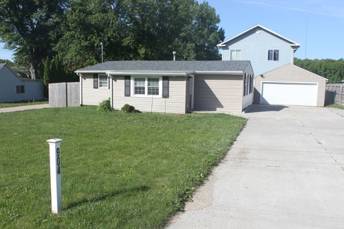 904 Park Ave, Bettendorf, IA, 52722-5688 | Card Image