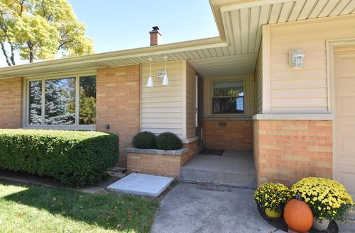 2710 S 72nd Street, WEST ALLIS, WI, 53219 | Card Image