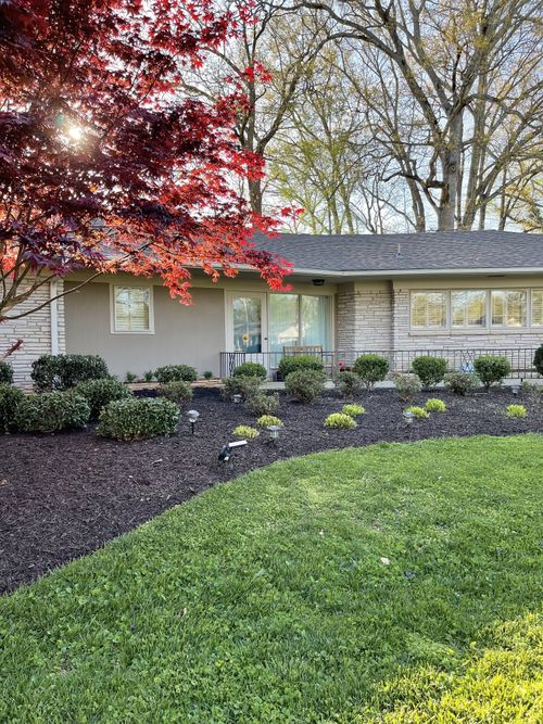 211 Admiral Cir, Lawrenceburg, TN, 38464-3527 | Card Image