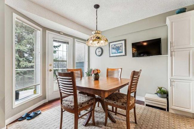 89 Shawnee Rise Sw, Home with 3 bedrooms, 3 bathrooms and 4 parking in Calgary AB | Image 11