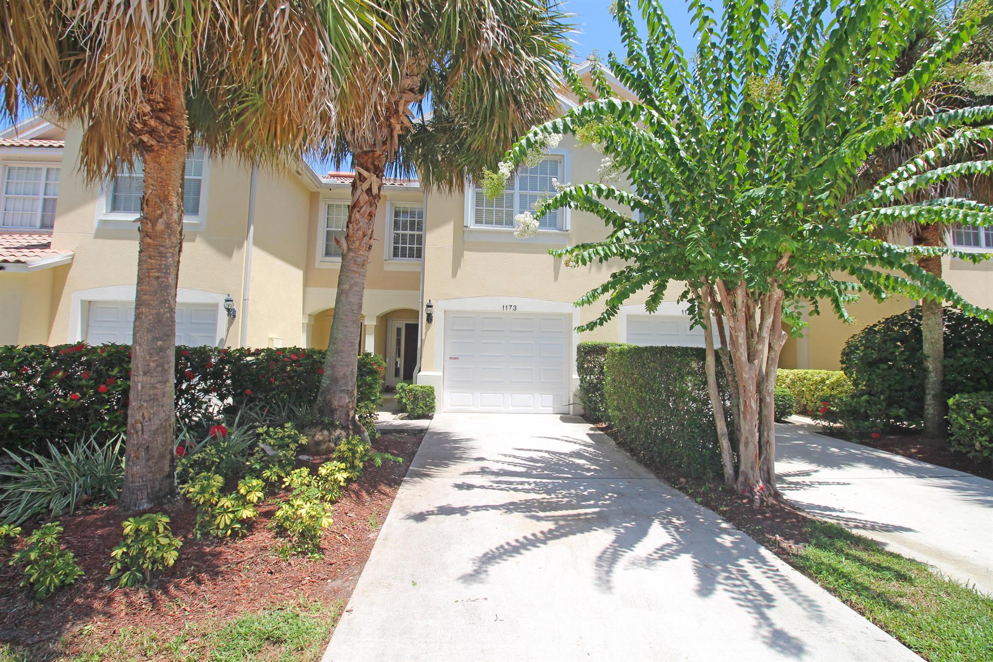 Pinewood Lake Ct, Greenacres, FL 33415
