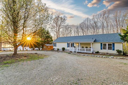 902 River Rd, Bracey, VA, 23919-2012 | Card Image