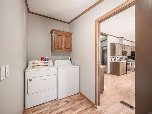 499 Humphrey Rd, Lynnville, IN, 47619-8095 | Card Image