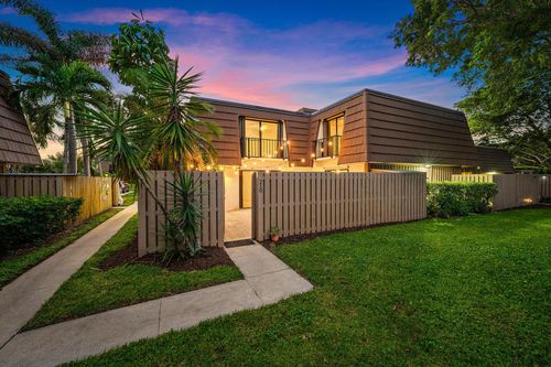 210 2nd Ct, Palm Beach Gardens, FL, 33410-5102 | Card Image