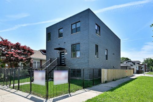 4859 W Hirsch St, Chicago, IL, 60651-1520 | Card Image