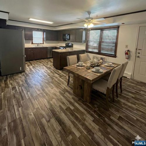 156 Chestnut St, Rutherford, NJ, 07070-1961 | Card Image