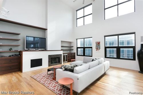 unit-301-100 N Center St, Royal Oak, MI, 48067-4821 | Card Image