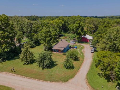 3260 31st St, Grantville, KS, 66429-9306 | Card Image