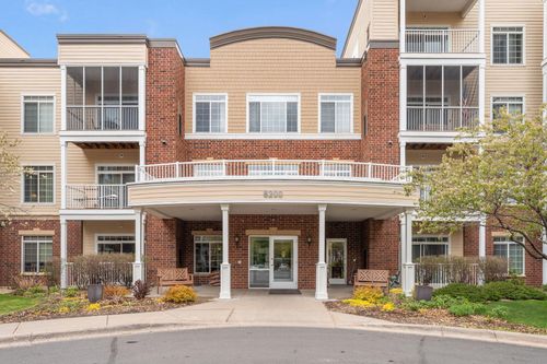 302-8200 W 33rd St, Saint Louis Park, MN, 55426-3895 | Card Image