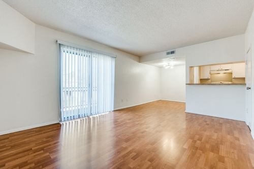 apt-211-4020 Holland Ave, Dallas, TX, 75219-3876 | Card Image