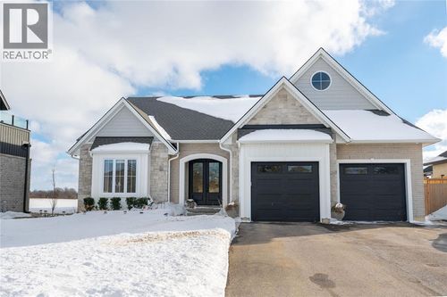 3613 Queen St, Camlachie, ON, N0N1E0 | Card Image