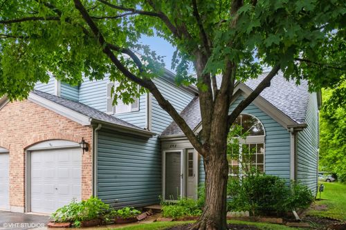 242 Wellington Cir, Gurnee, IL, 60031-6222 | Card Image
