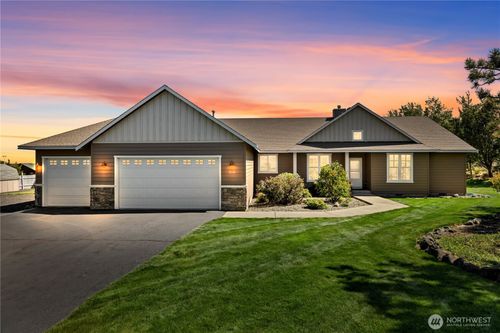 530 Meadow View Dr, Ellensburg, WA, 98926-8221 | Card Image