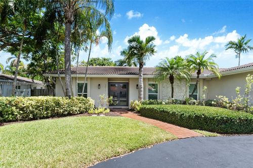 2011 Ne 211th St, Miami, FL, 33179-1632 | Card Image