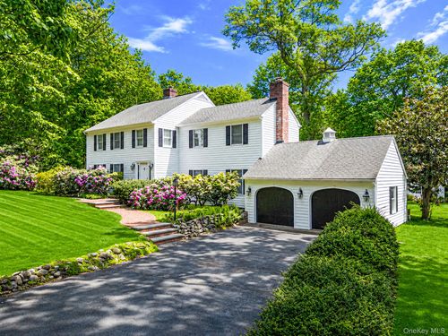 2068 Lansing Pl, Syosset, NY, 11791-9610 | Card Image