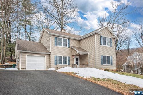 10 Memory Ln, Denville, NJ, 07834-2428 | Card Image