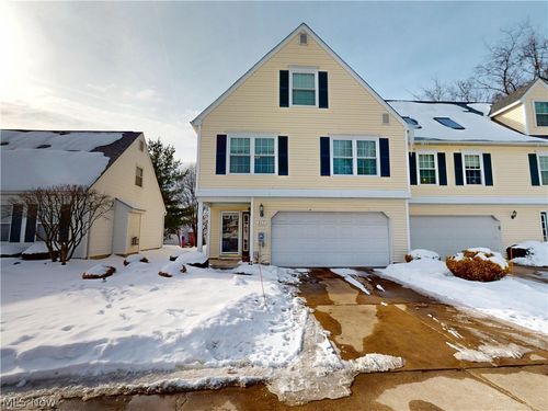 517 Parkside Ln, Tallmadge, OH, 44278-3182 | Card Image