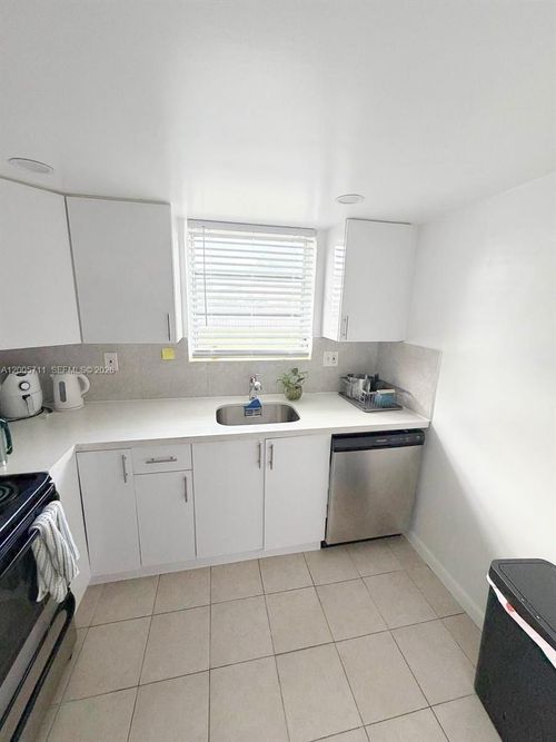 1-2921 68th Ter, Sunrise, FL, 33313-1025 | Card Image
