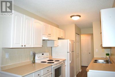 105 - 4904 54 St, Condo with 2 bedrooms, 1 bathrooms and 1 parking in Red Deer AB | Image 2