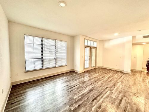 105-2222 Smith St, Houston, TX, 77002-8733 | Card Image