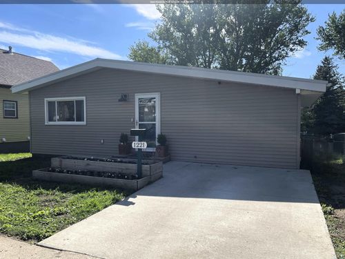 1221 S Helen St, Sioux City, IA, 51106-1528 | Card Image