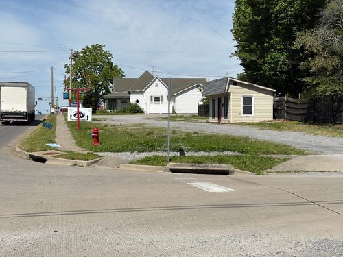 200 W Deyoung St, Marion, IL, 62959-2212 | Card Image