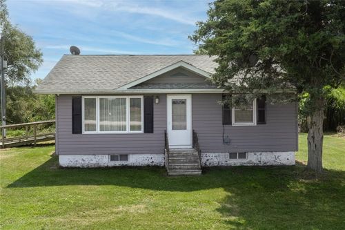 1694 Benton Iowa Rd, Luzerne, IA, 52257-9609 | Card Image