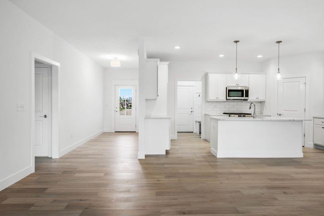2516 Savanna Rd, House other with 3 bedrooms, 2 bathrooms and 3 parking in Bloomington IL | Image 4