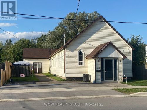 215 Broadway St, Welland, ON, L3C5L7 | Card Image