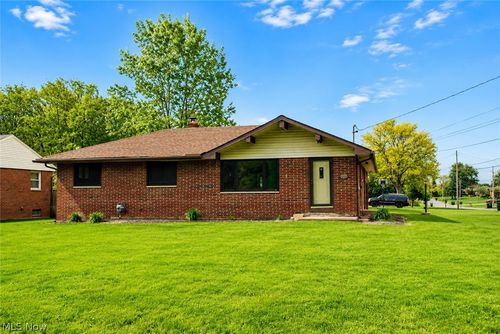 813 Hadcock Rd, Brunswick, OH, 44212-2616 | Card Image