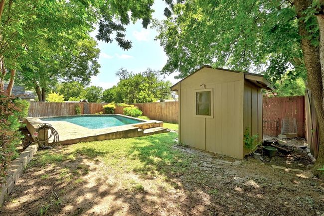 Yard and Pool shed | Image 38