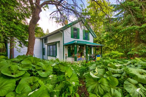 42 Main St, Bloomingdale, NY, 12913-1902 | Card Image