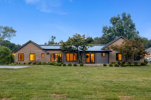 714 Brownlee Dr, Nashville, TN, 37205-3143 | Card Image