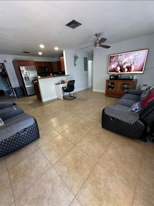 607 Nw 42nd St, Oakland Park, FL, 33309-5044 | Card Image