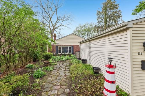 722 Chestnut Blvd, Willoughby, OH, 44094-7236 | Card Image