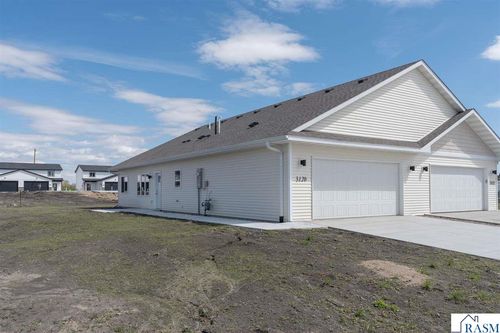 3120 Noble Dr, Mankato, MN, 56001-8212 | Card Image