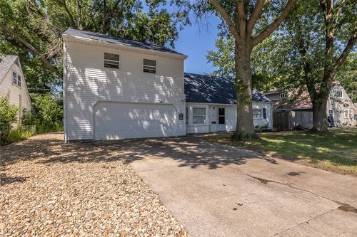 4915 Beachwood Dr, Sheffield Lake, OH, 44054-1506 | Card Image
