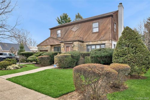 24 Allen Rd, Rockville Centre, NY, 11570-1201 | Card Image