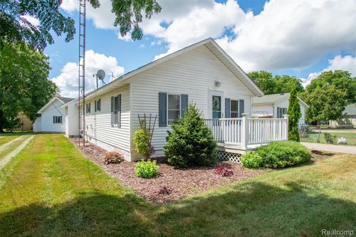 335 Oriole St, Lapeer, MI, 48446-2306 | Card Image