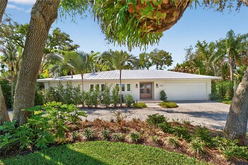 706 Hibiscus Ln, Vero Beach, FL, 32963-2033 | Card Image