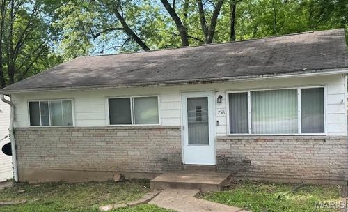 258 Becker Dr, Saint Louis, MO, 63135-1013 | Card Image